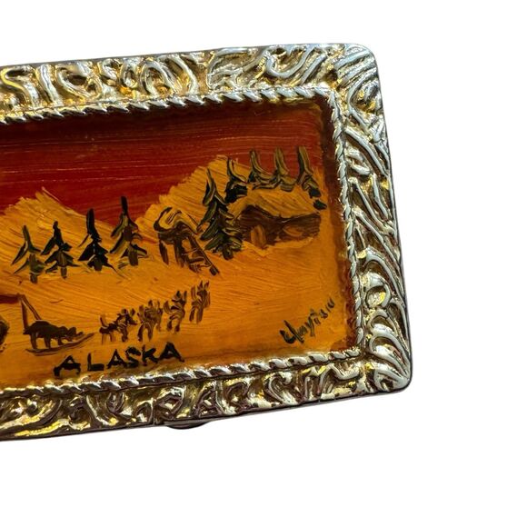 Beautiful hand painted Alaska Sled Dogs Cabin Belt Buckle Signature - Picture 2 of 4